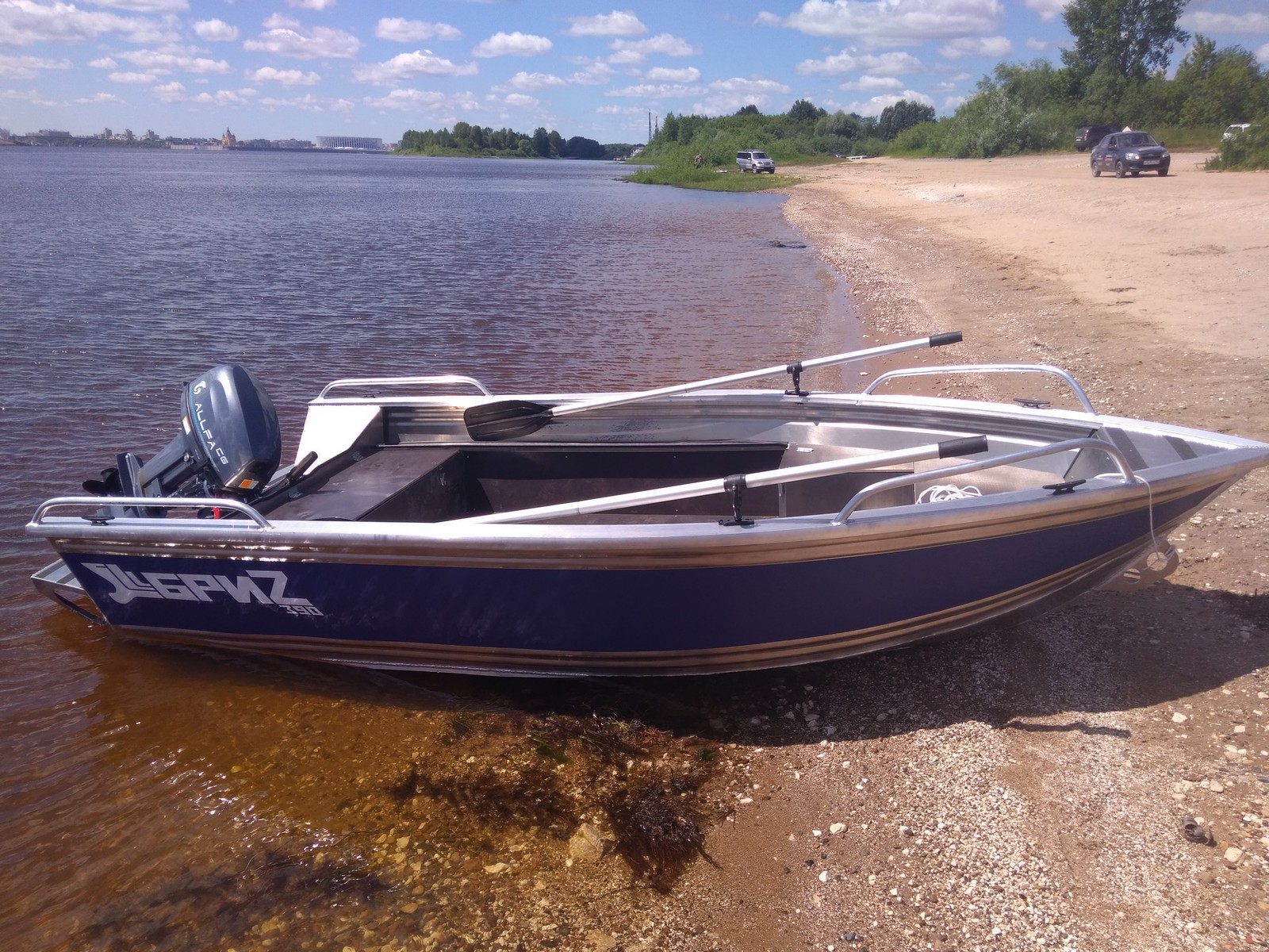 БриZ-390 K алюминиевая моторная лодка 