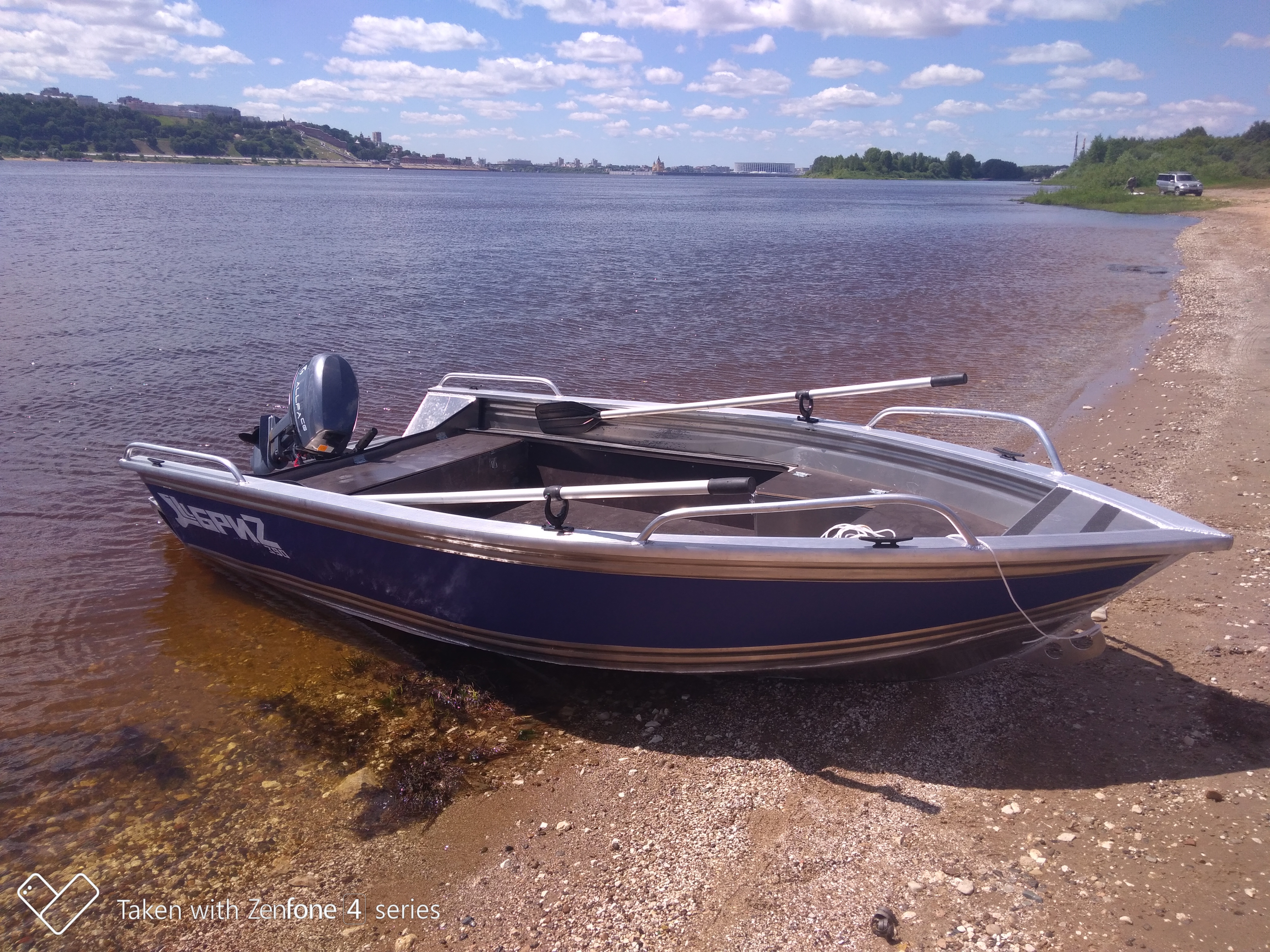 БриZ-390 (базовая) алюминиевая моторная лодка 